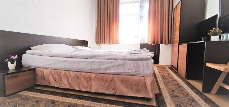 Djolevi Guesthouse Dobrinishte Buitenkant foto